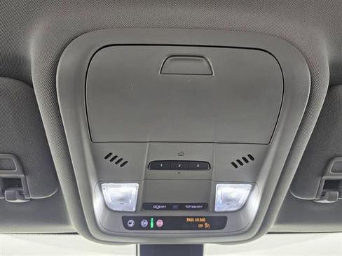 Used 2024 GMC Terrain SLT image 35