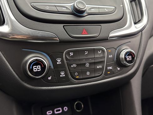 Used 2020 Chevrolet Equinox LT image 17