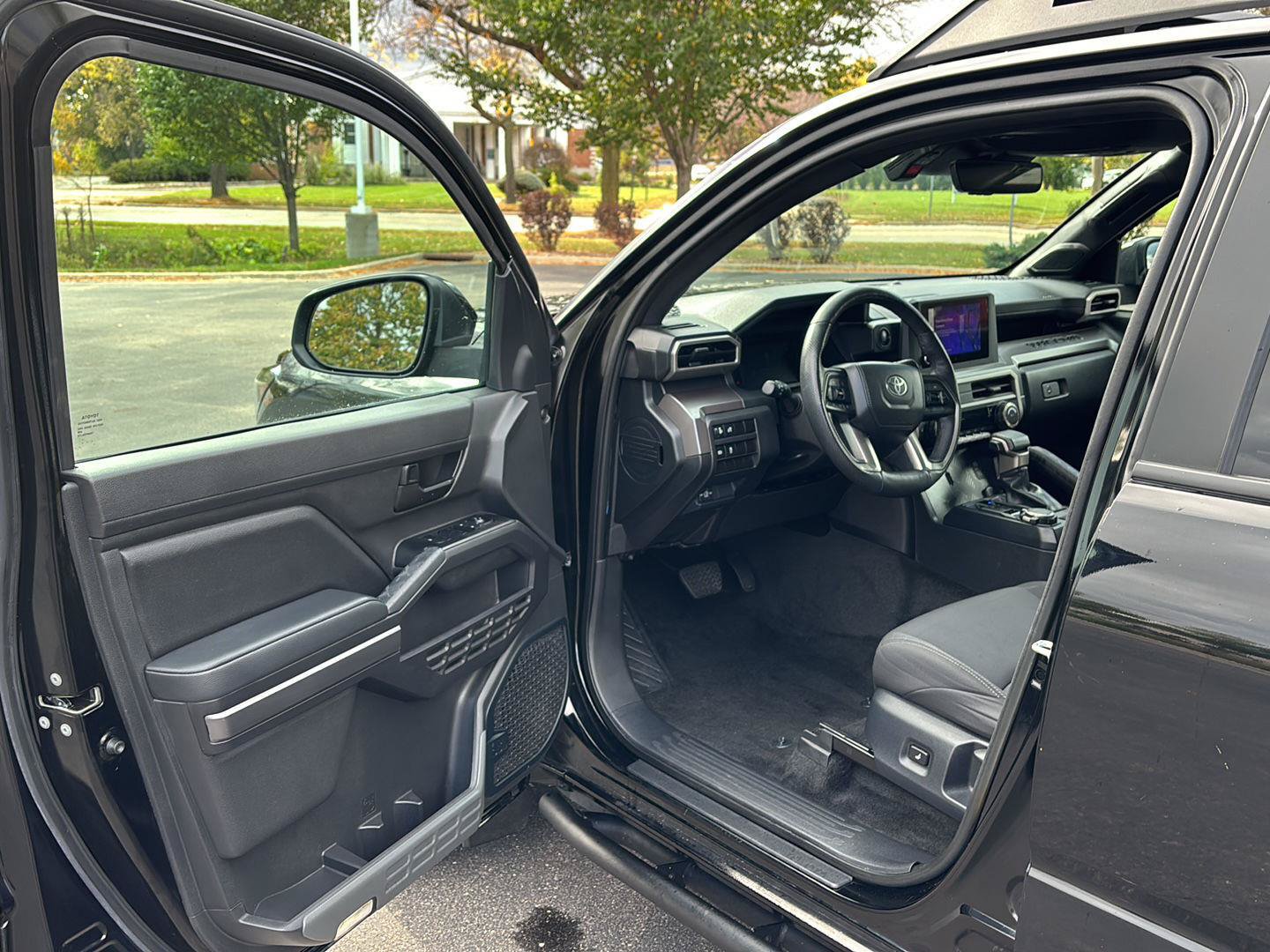 Used 2024 Toyota Tacoma SR5 AWD/4WD image 2