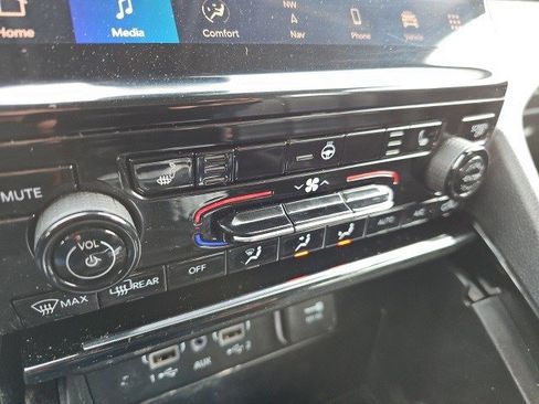 Used 2023 Jeep Grand Cherokee Limited w/ Luxury Tech Group II image 24