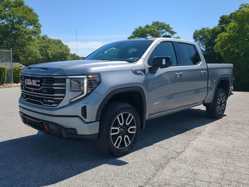 Used 2023 GMC Sierra 1500 AT4 w/ Technology Package AWD/4WD image 6