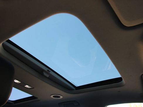 Used 2021 Chevrolet Traverse RS image 14