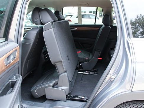 Certified 2025 Volkswagen Atlas SE image 41