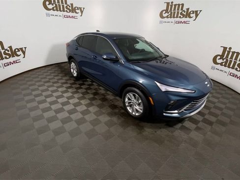 Used 2024 Buick Envista Preferred w/ Convenience I Package image 2