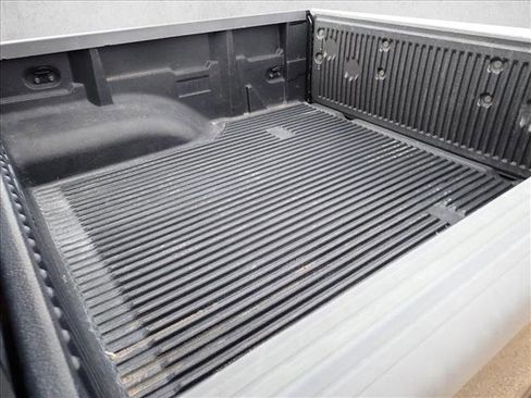 Used 2018 Nissan Frontier SV image 8