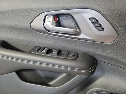 New 2026 Chrysler Pacifica Select FWD image 16