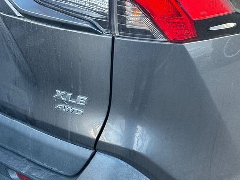 Used 2021 Toyota RAV4 XLE w/ XLE Grade Weather Package image 7