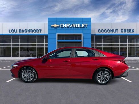 Used 2023 Nissan Rogue SV image 5