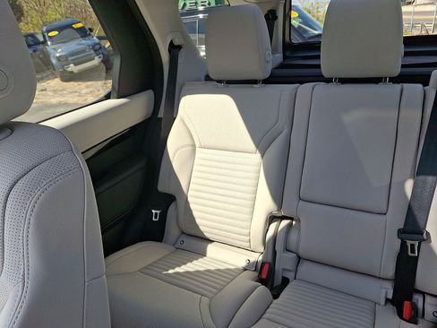 Certified 2026 Land Rover Discovery S AWD/4WD image 12