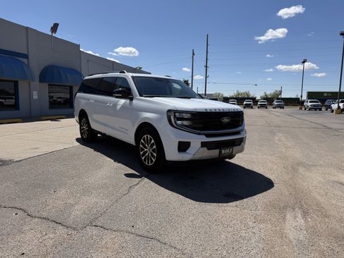 Used 2025 Ford Expedition Max Platinum AWD/4WD image 3