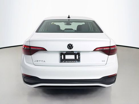 Used 2024 Volkswagen Jetta SE FWD image 6