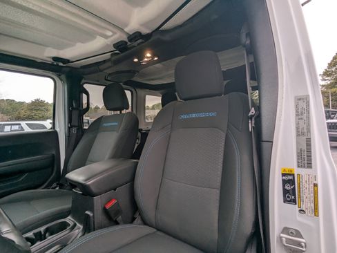 Used 2021 Jeep Wrangler Unlimited Rubicon w/ Cold Weather Group image 9