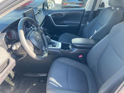 Used 2022 Toyota RAV4 LE image 4