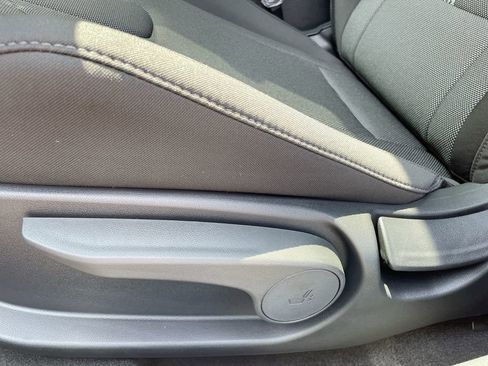 Used 2025 Hyundai Elantra SE image 38