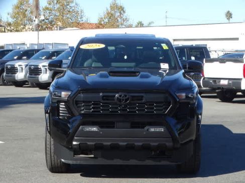 Used 2025 Toyota Tacoma TRD Sport image 3