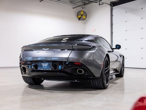 Used 2024 Aston Martin DB12 Coupe image 4