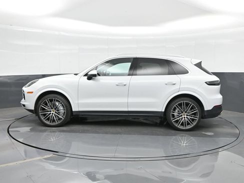 Certified 2022 Porsche Cayenne AWD/4WD image 2