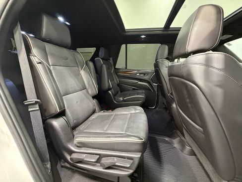 Used 2023 Cadillac Escalade Premium Luxury AWD/4WD image 33