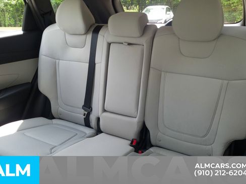 Used 2025 Hyundai Tucson SE FWD image 16