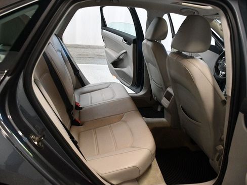 Used 2012 Volkswagen Passat 2.5 SE FWD image 36