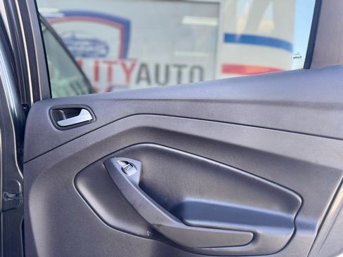 Used 2019 Ford Escape SE FWD image 38
