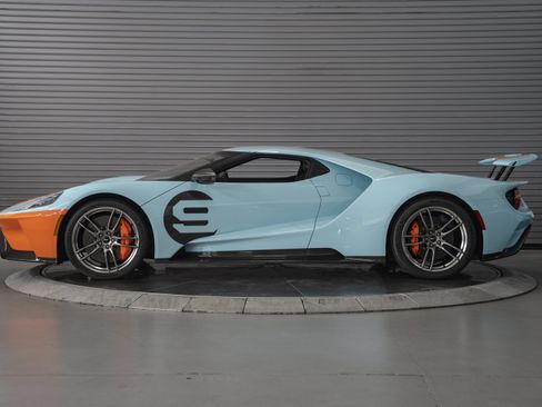 Used 2019 Ford GT RWD image 3