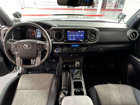 Used 2022 Toyota Tacoma TRD Off-Road AWD/4WD image 23