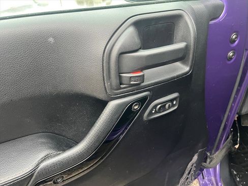 Used 2016 Jeep Wrangler Unlimited Sahara image 12