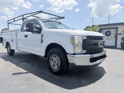 Used 2018 Ford F250 XL w/ Power Equipment Group RWD image 3