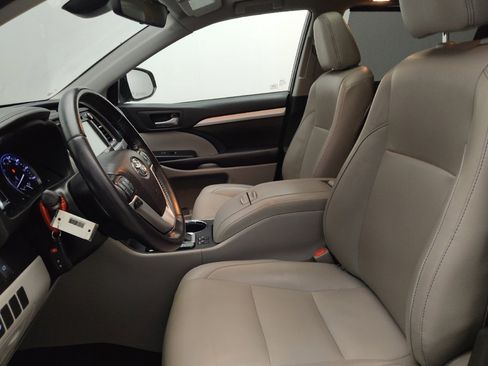 Used 2019 Toyota Highlander XLE w/ Protection Package #3 image 17