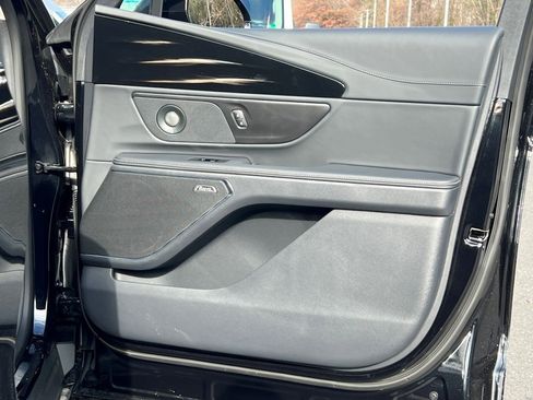 New 2026 Lincoln Nautilus Reserve image 6