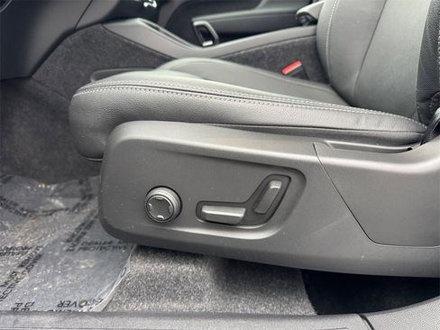 Certified 2025 Volvo XC40 B5 Core image 34