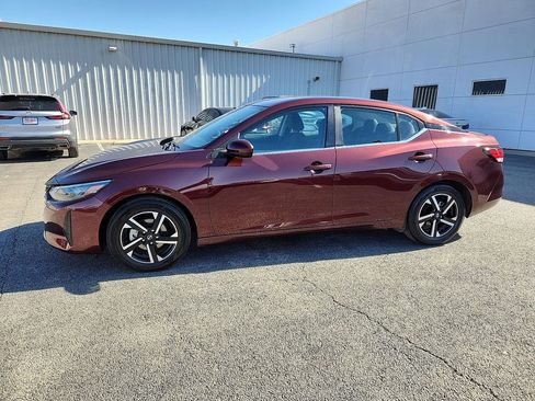Used 2025 Nissan Sentra SV image 2