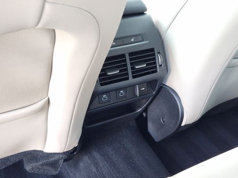 Used 2024 Land Rover Discovery Sport S image 32