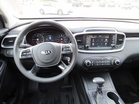 Used 2019 Kia Sorento AWD image 5