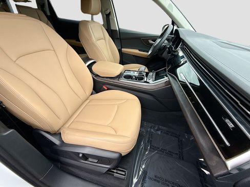 Certified 2025 Audi Q7 Premium w/ Convenience Plus Package image 15