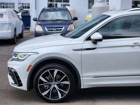 Used 2022 Volkswagen Tiguan SEL R-Line image 2