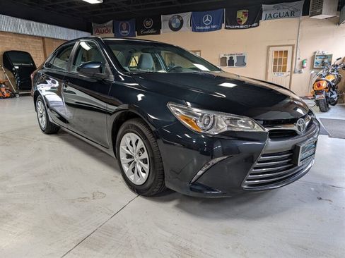 Used 2015 Toyota Camry LE FWD image 1