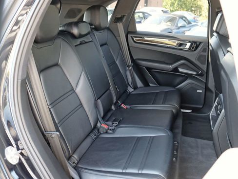 Used 2020 Porsche Cayenne Sport Utility 4D image 32