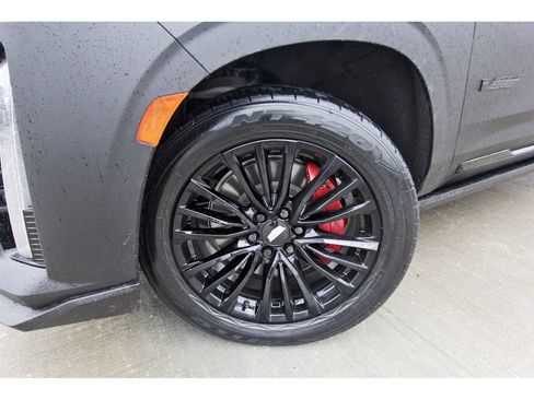 Used 2023 Cadillac Escalade V AWD/4WD image 32