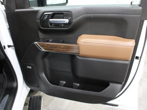 Used 2020 Chevrolet Silverado 1500 High Country w/ Technology Package AWD/4WD image 26