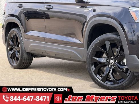 Used 2024 Volkswagen Taos SE image 12