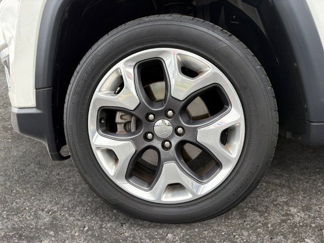 Used 2018 Jeep Compass Limited w/ Navigation Group AWD/4WD image 11
