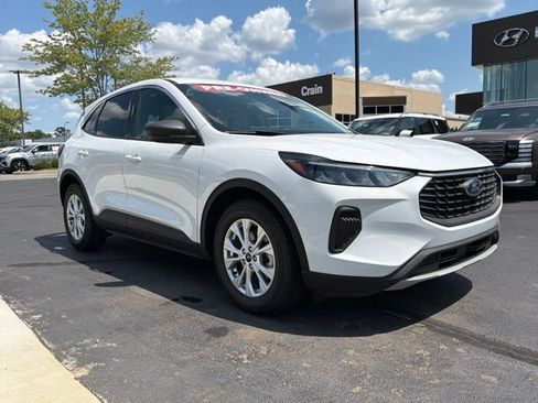 Used 2023 Ford Escape Active w/ Tech Pack #1 FWD image 2