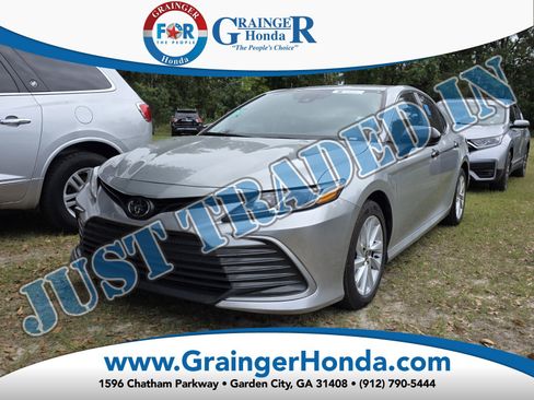 Used 2022 Toyota Camry LE image 1