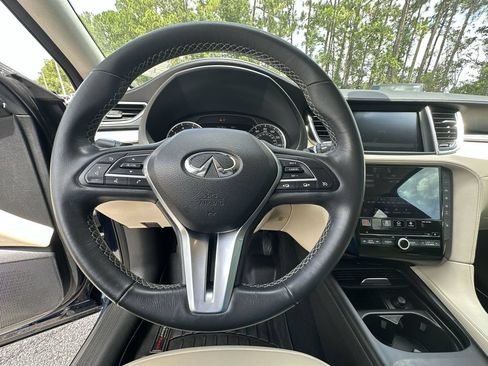 Used 2020 INFINITI QX50 Luxe w/ Navigation Package FWD image 11