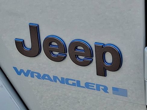Used 2024 Jeep Wrangler Unlimited w/ Convenience Group AWD/4WD image 31