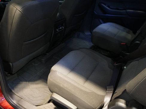 Certified 2023 Chevrolet Traverse LT w/ Rear Camera Mirror Package image 27