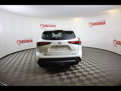 Used 2023 Toyota Highlander XLE AWD/4WD image 8