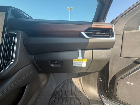 Used 2026 GMC Yukon Denali w/ Sun & Power Step Package AWD/4WD image 29